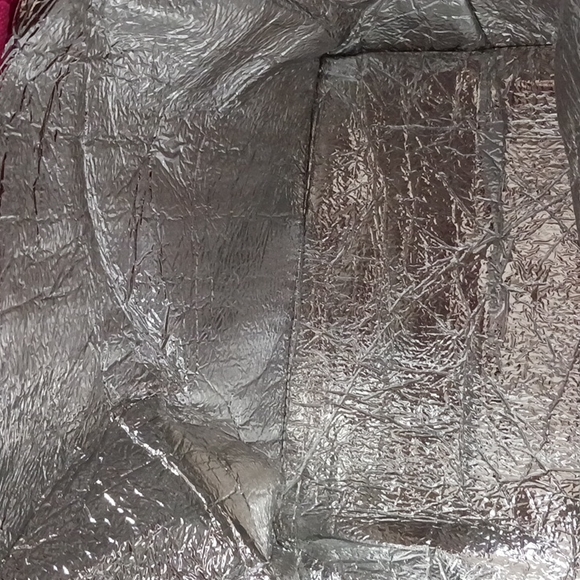 Aerosoles insulated cooler Pink, Green Yellow  Blue strips. Large compartment - Picture 6 of 8